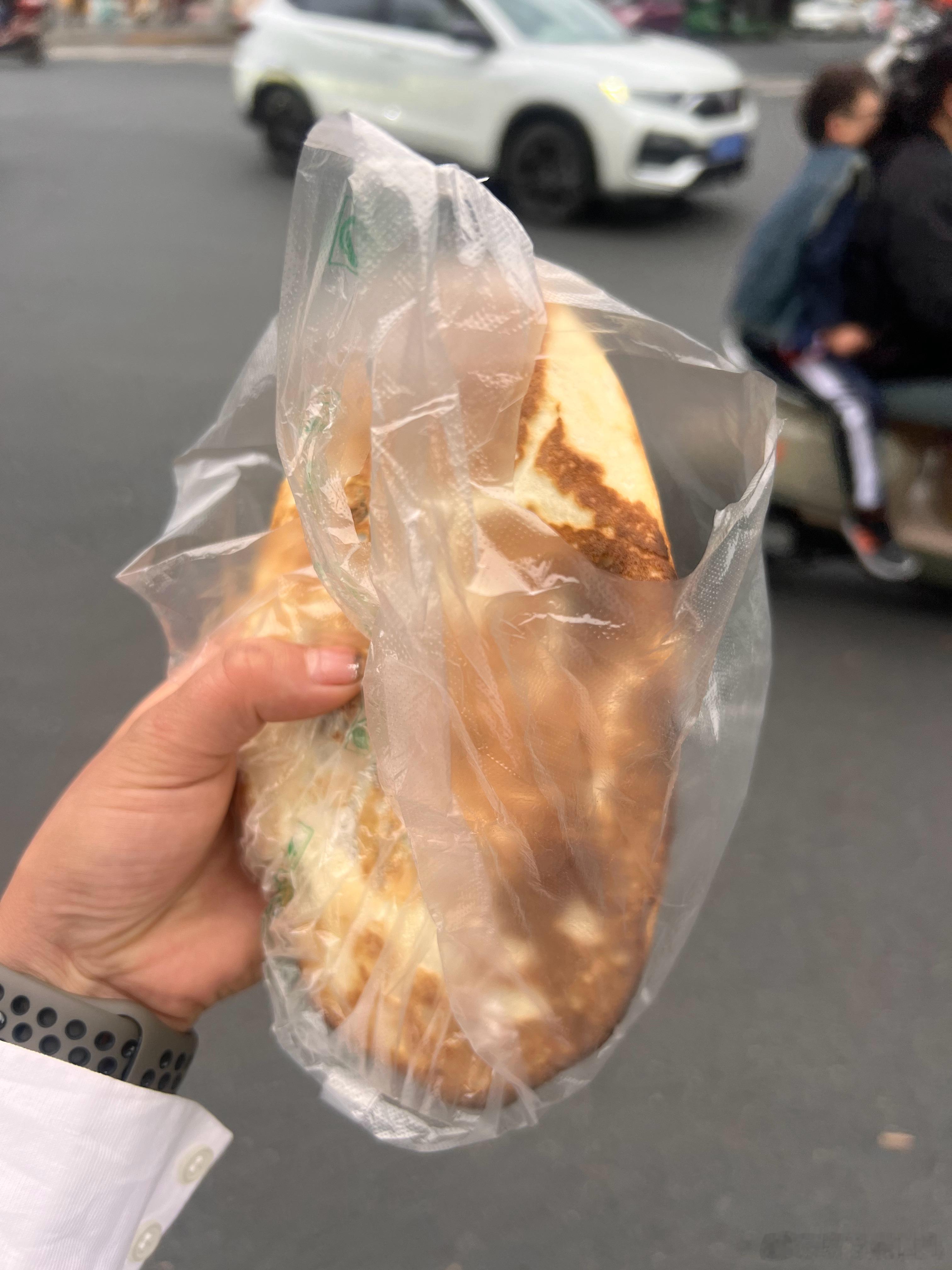 你今天自己吃啦？没呀，我要带给我的狗狗吃。 ​​​