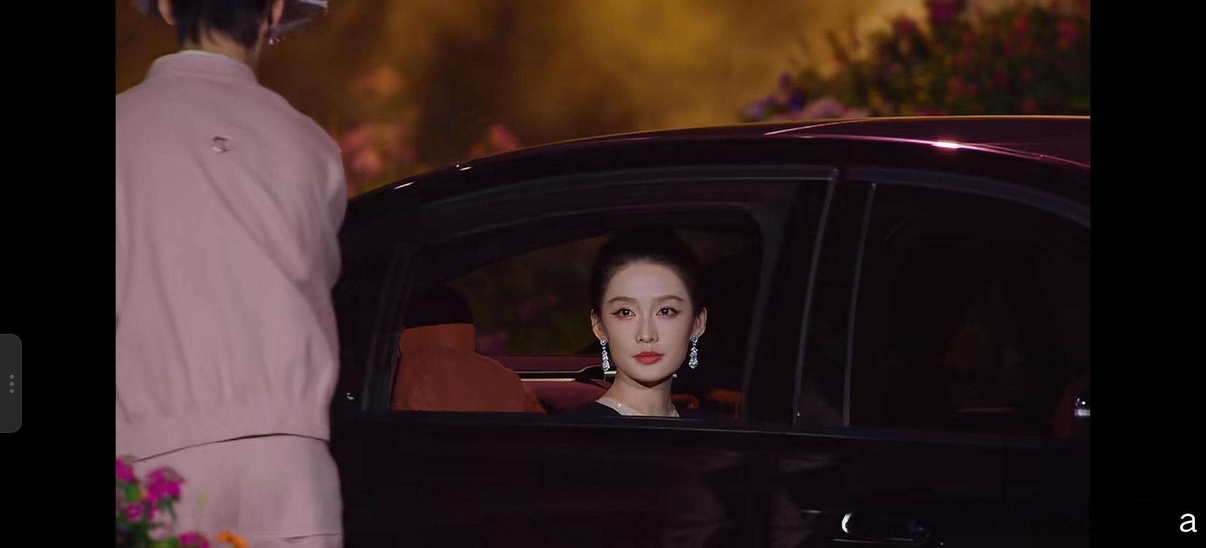 刷了一圈vogue盛典百花齐放  ，梅赛德斯奔驰真的很适配，时髦精的移动美学[手