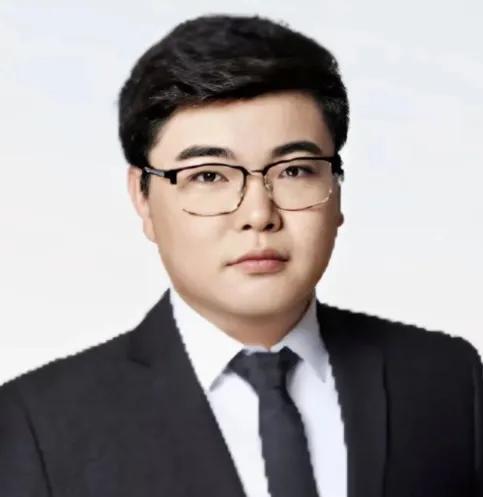 看到这串履历，谁不得惊呼一声“开挂”？但27岁的杨朔能站上985高校长聘教授的讲