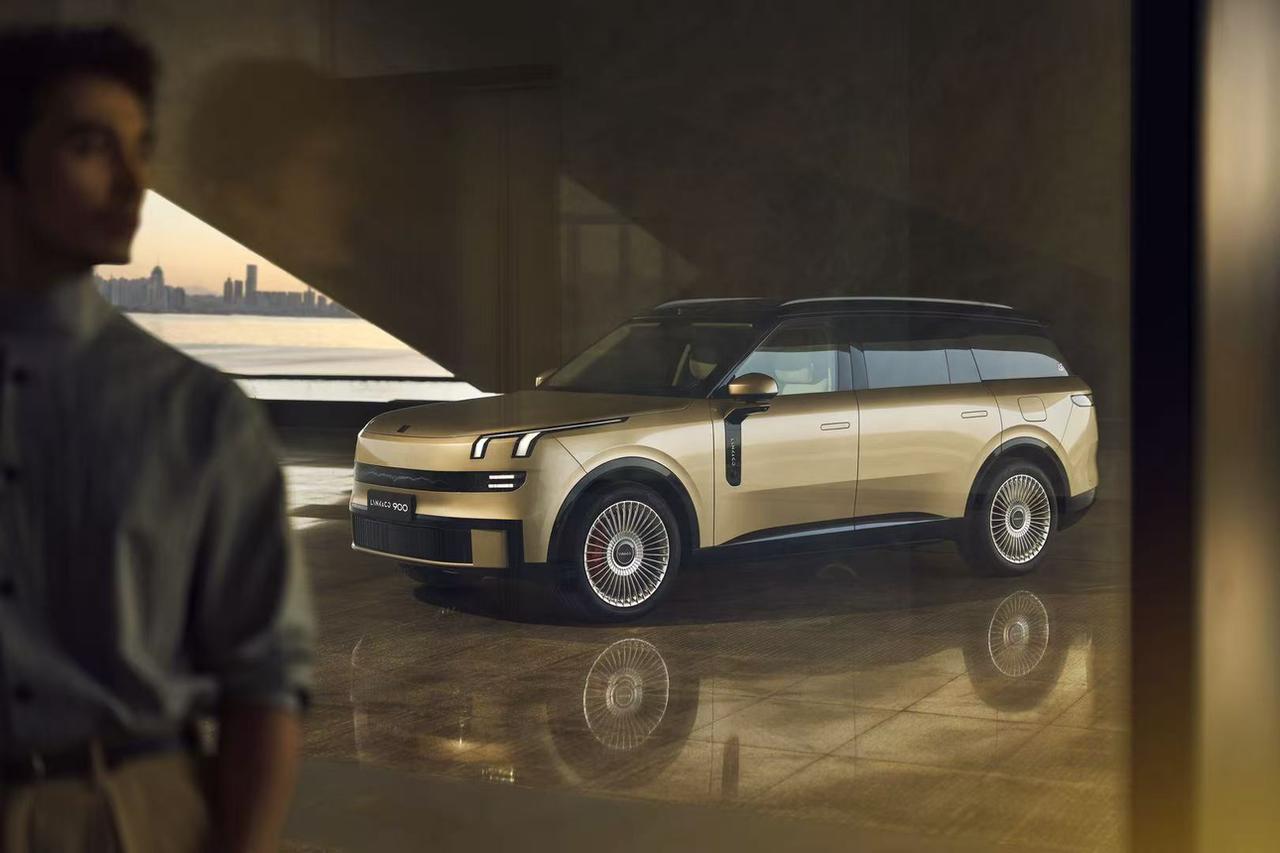 领克900大五座版本上线！
一共推三个版本，区分1.5T和2.0T插混两套动力