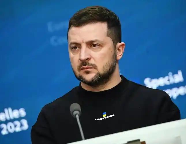 乌克兰彻底没机会了！
当乌克兰突然宣布要搞远程武器，摆明了就是前线压力大到撑不住