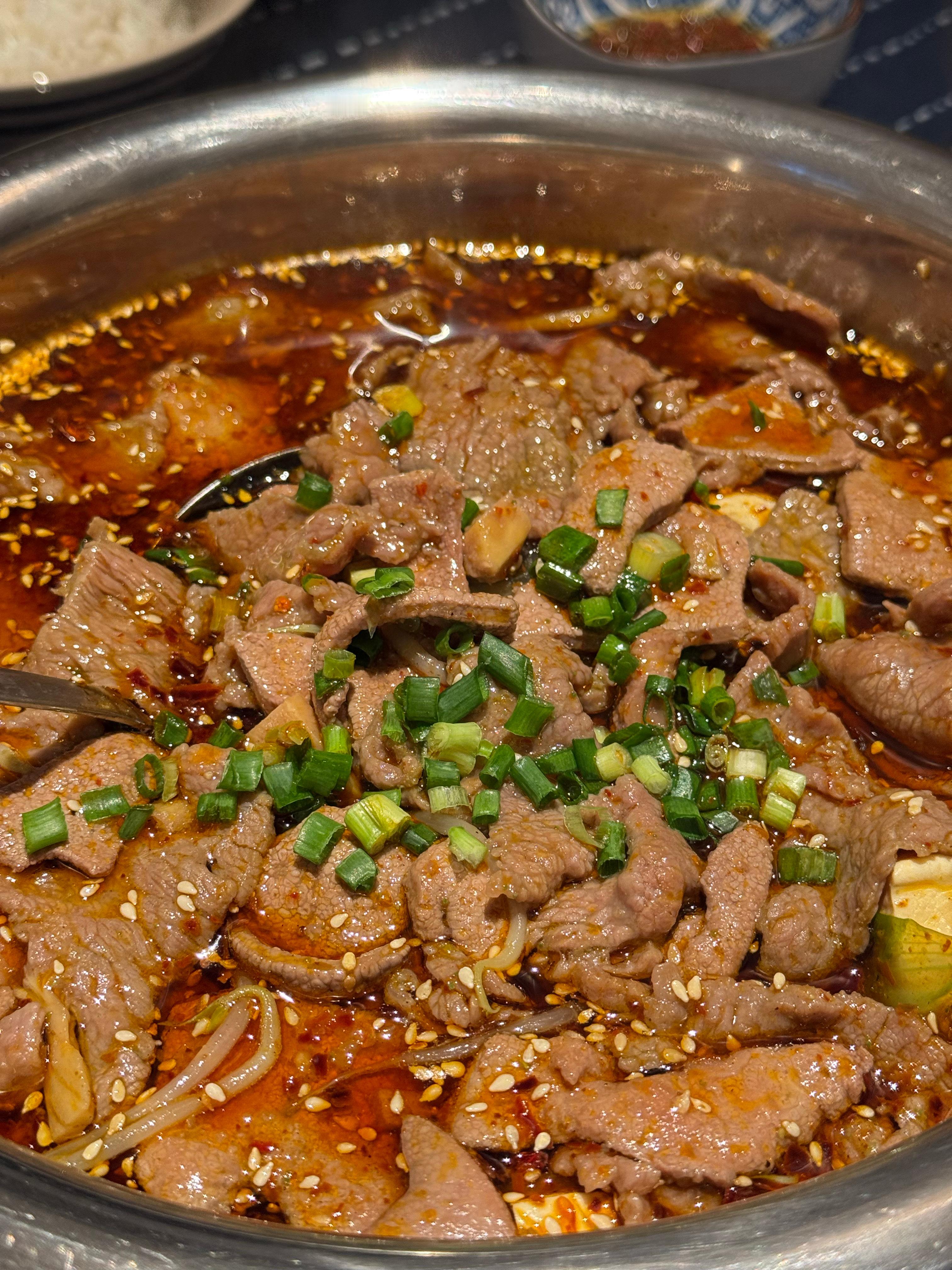 你们晚上吃什么？今天股票涨得挺好的，看看明天能不能吃肉😋 