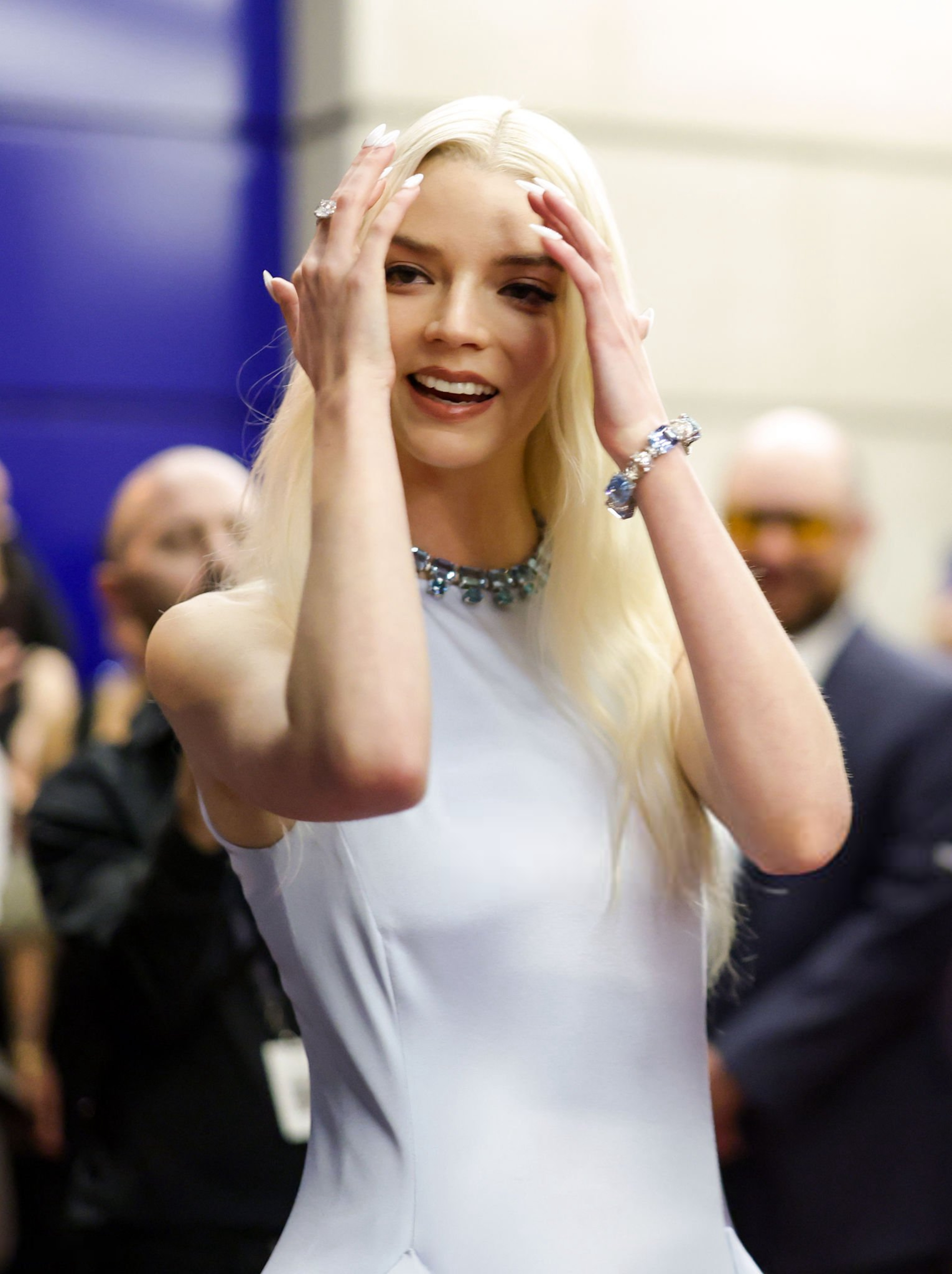 安雅妹纸Anya Taylor-Joy优雅亮相第50届多伦多电影节新片《牺牲》首