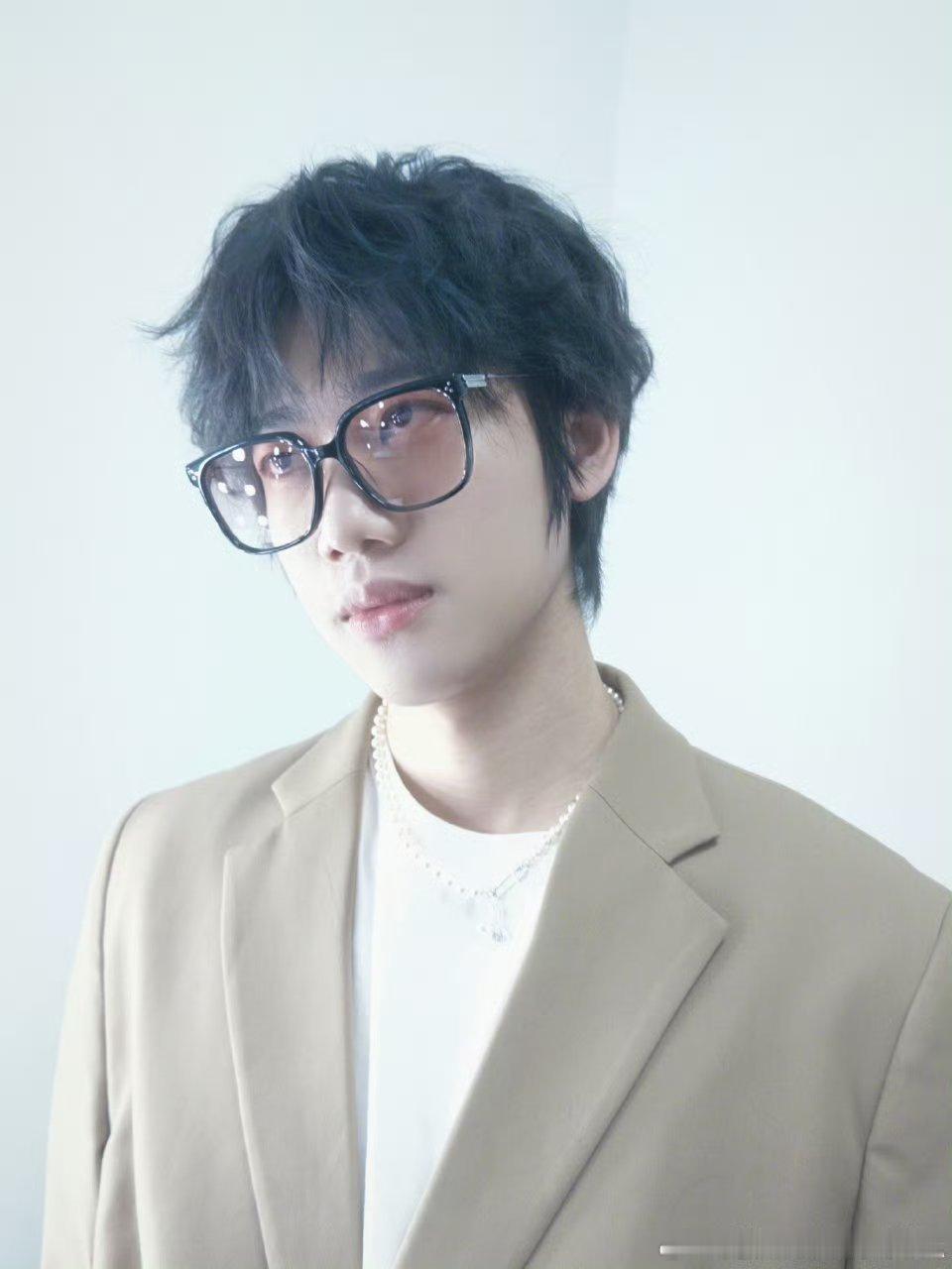 清融是酷boy确确实实是酷boy呢，清融以后多多拍照好嘛[good]尊嘟又酷又帅