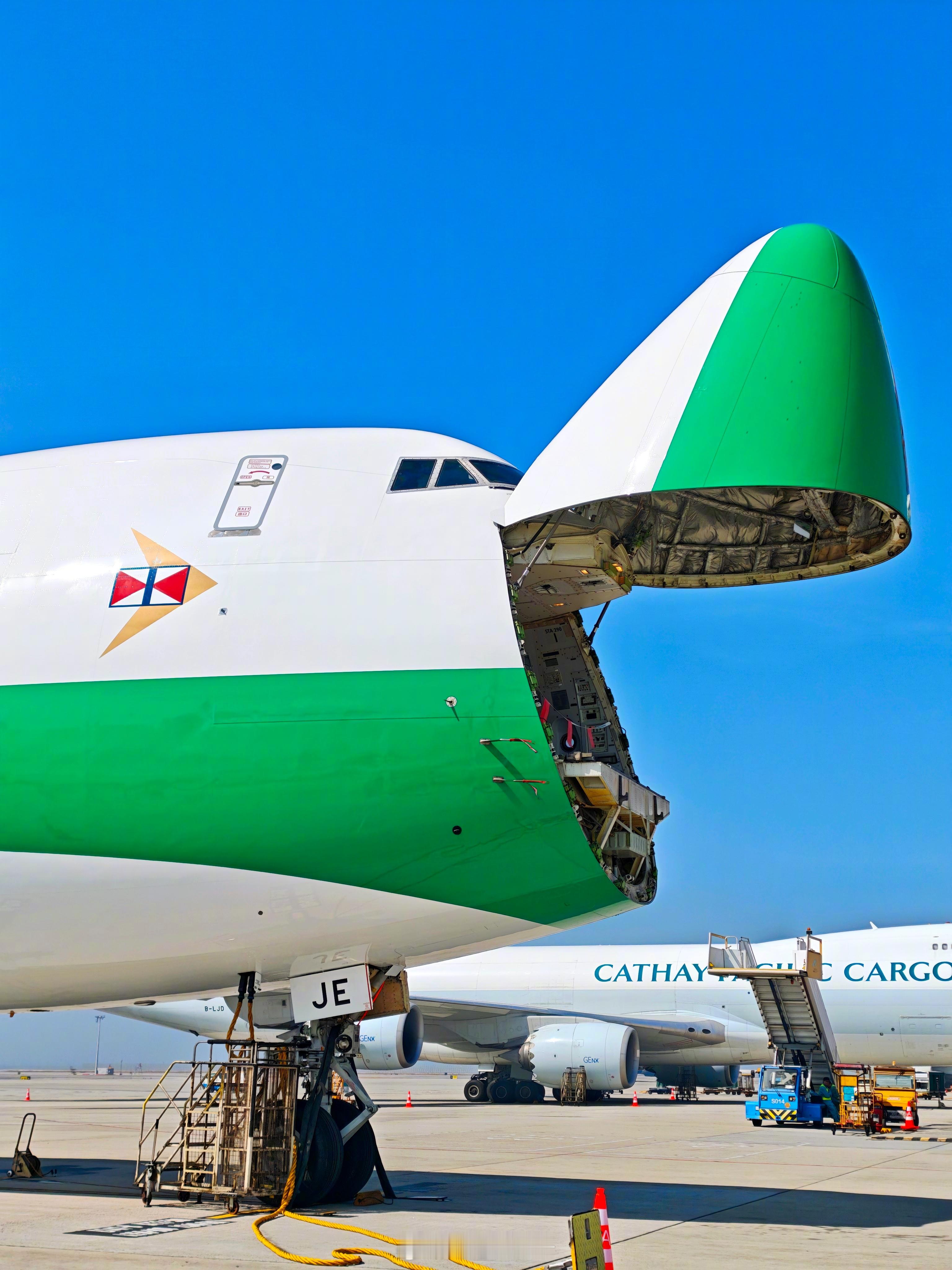 五一出行旺季来了，看了下国泰的数据，几个点挺有意思：北京出发，香港还是绝对主力，