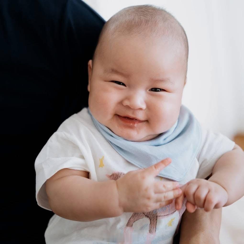 吉拉宇晒儿子 网友都说不好看，但吉拉宇对这个大胖小子很满意！这就是亲爹滤镜 