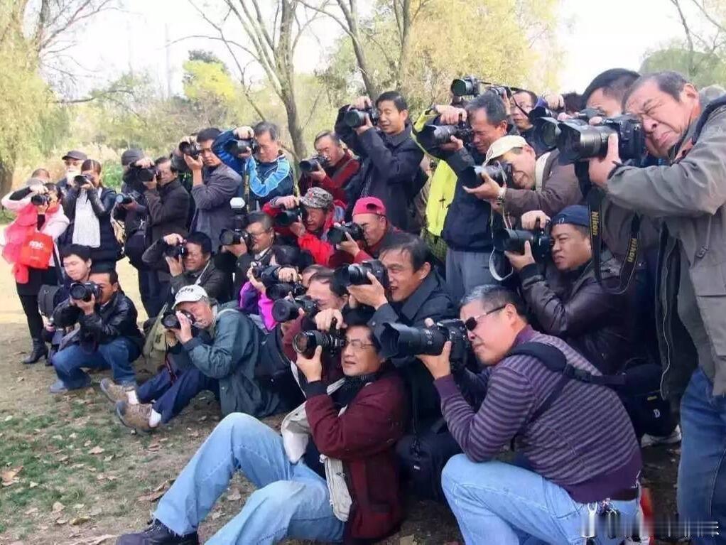 终于有脱口秀吐槽老法师偷拍了喜剧之王单口季这种话题能上脱口秀，确实是个进步。小海