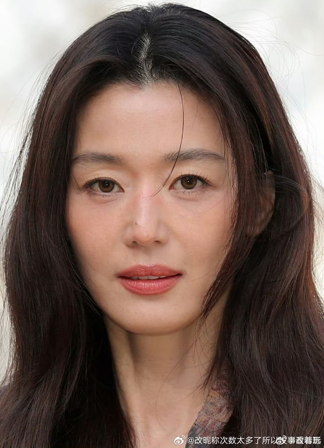 口碑崩塌了现在颜值滤镜大部分人也没了 