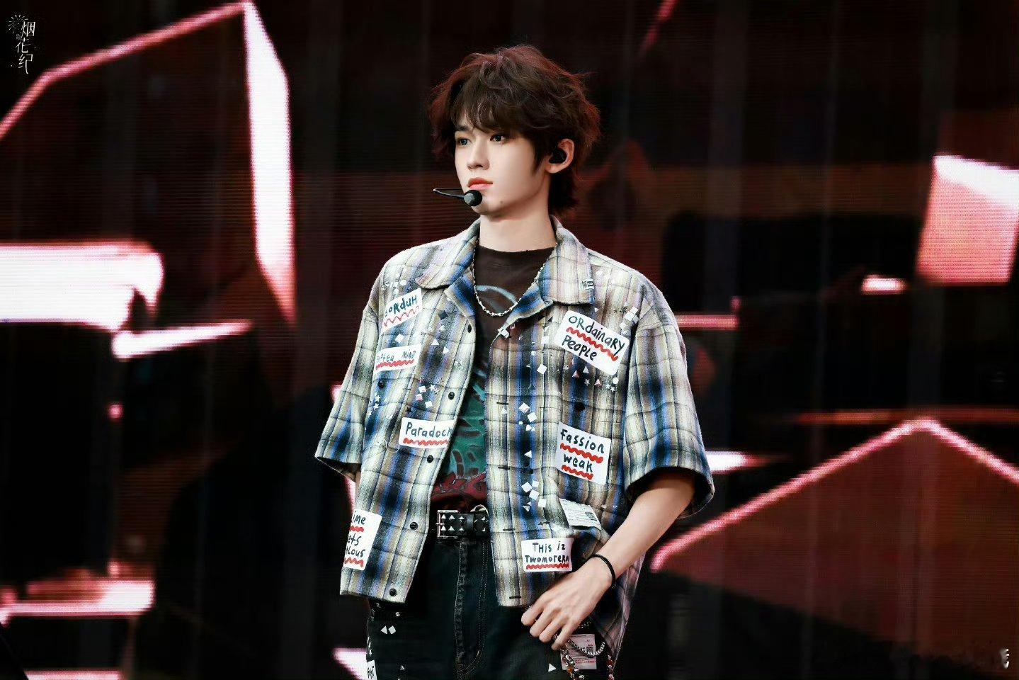 宋亚轩免检生图   我真的不知道这个世界上怎么会有这么适合卷毛的男的 