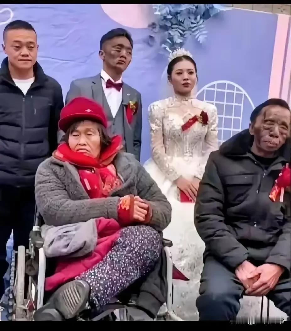 这婚礼真特别，婚礼还是庄重些好，这样的婚礼一辈子都难以忘记，

本来结婚是大喜的
