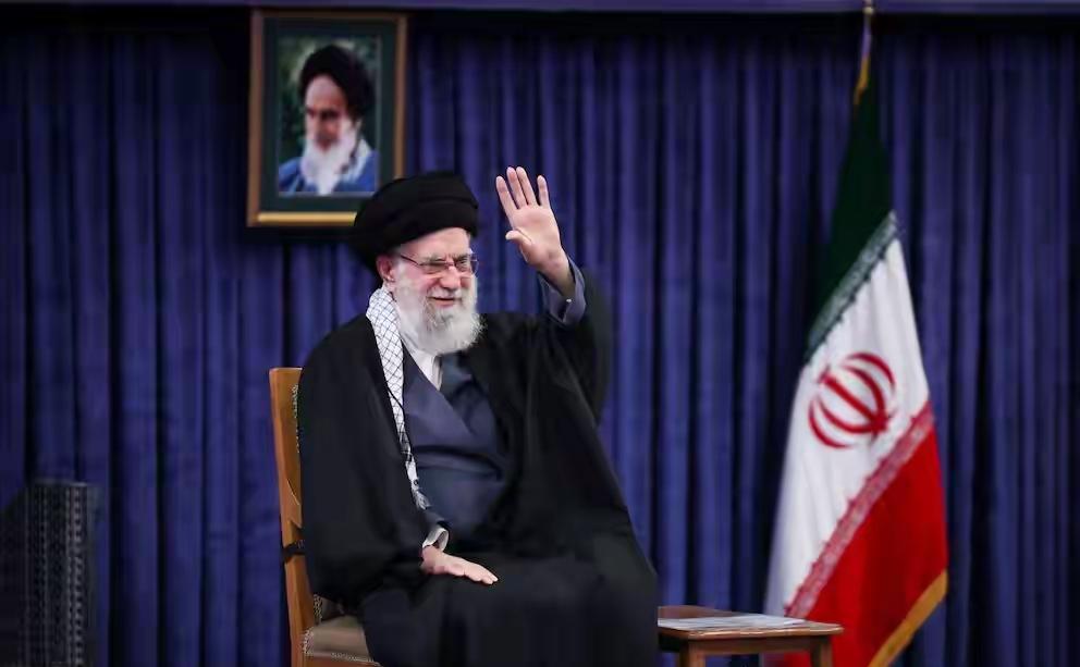 美以炒作哈梅内伊被炸死，有两层目的。
一是，投石问路，炒作其死亡，伊朗为了辟谣，