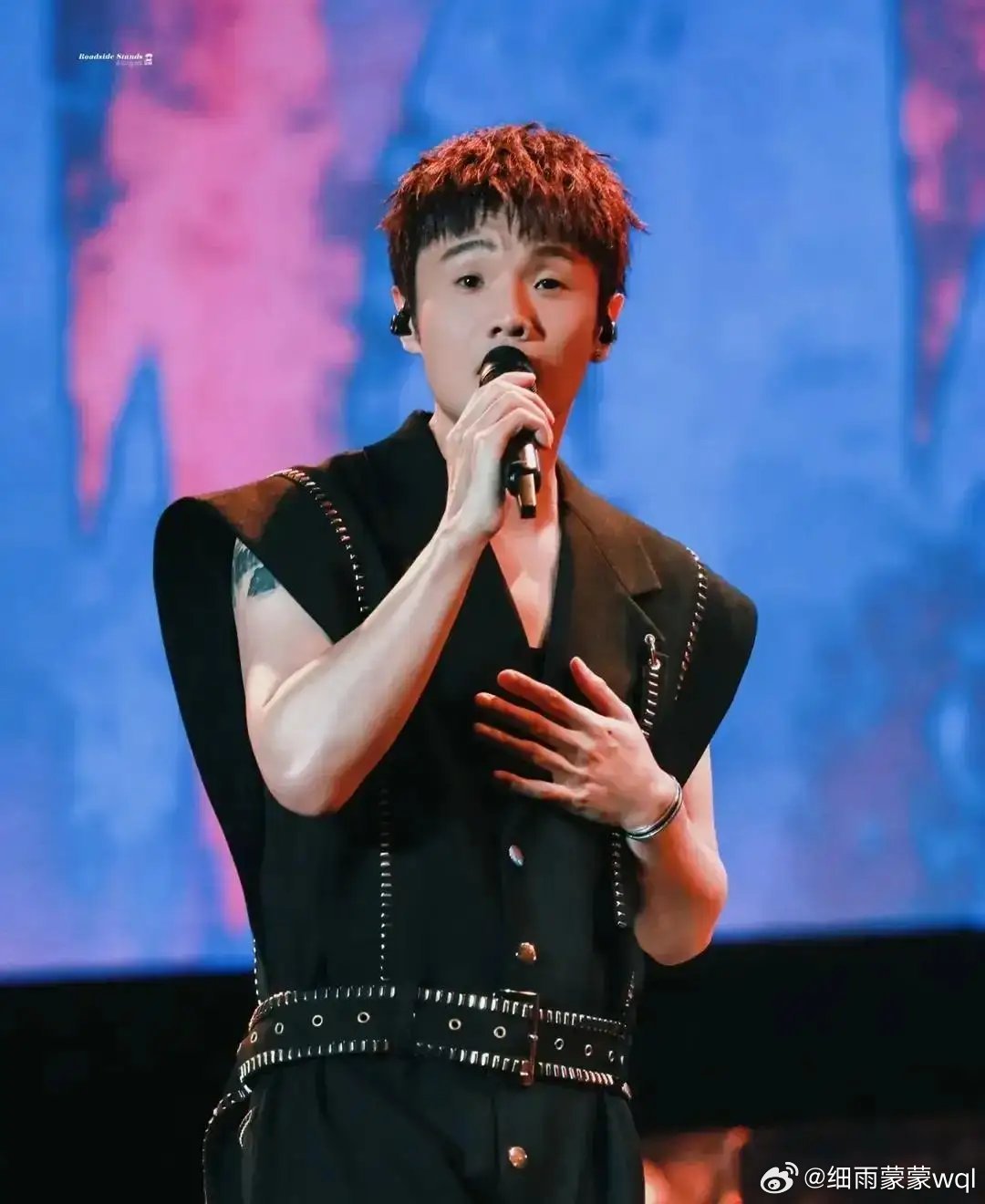 针对“旋律一模一样”的质疑，李荣浩硬核回怼：“哪个250抄袭会抄得100%一样？