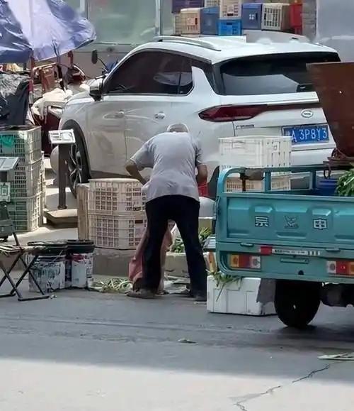 近日，河南登封一段助农短视频引发全网动容，善意与意外命运交织，折射出人间温情与生