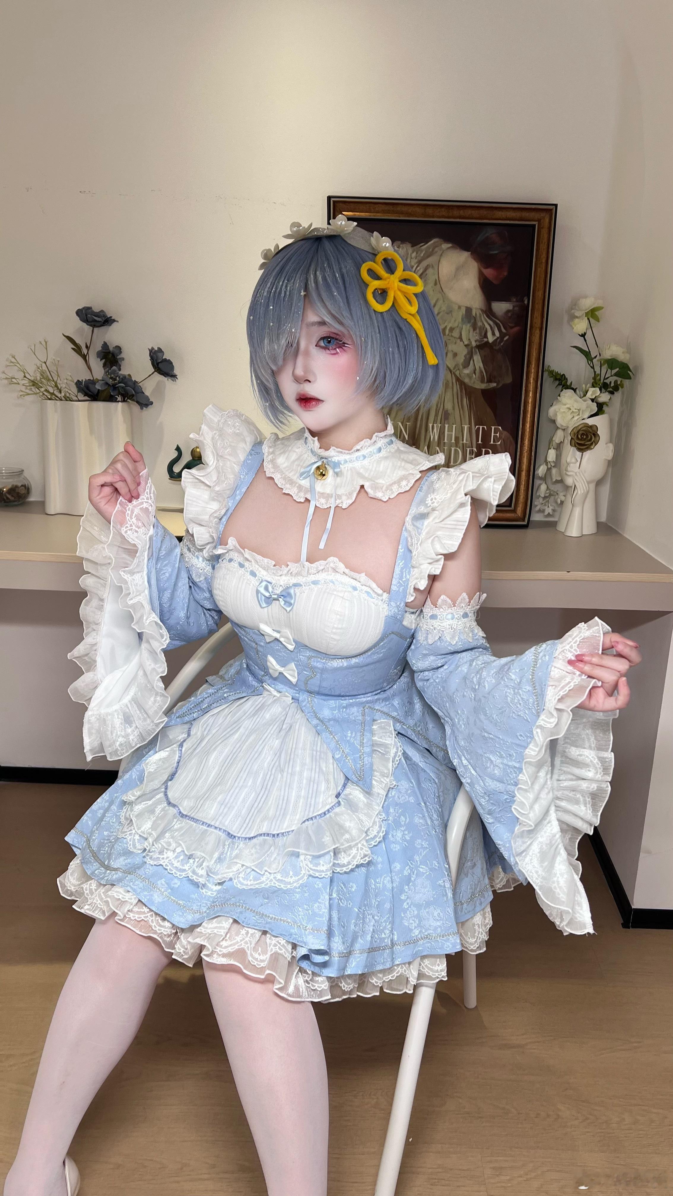 一颗蓝色的草莓衣服coscosplay蕾姆