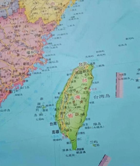 一位山东小伙曾经提出了一个台湾回归后的管理思路，不要直接设为一个省，也不要搞特区