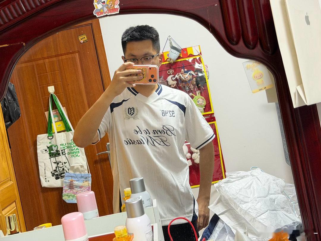 你好，我也是小胖🙊所以哪个颜色更好看？有点子纠结校园v计划大学生喜爱内容共创计