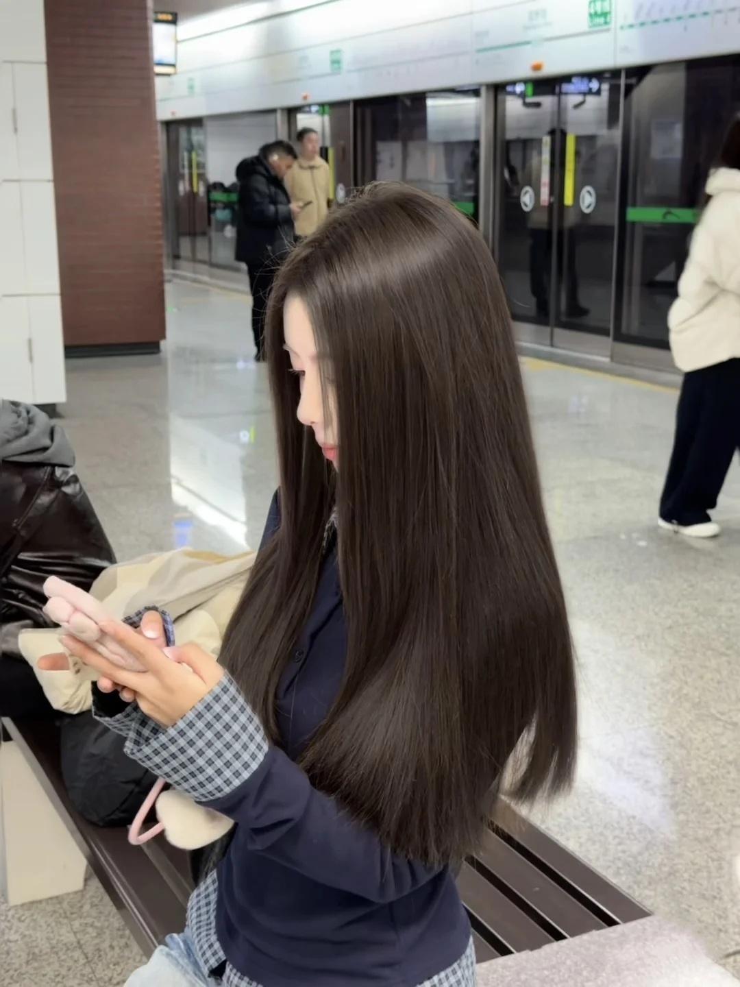 冬至·紫色地铁初体验

妈妈一句“回家吃饺子”，我立马出门。
刷到合肥六号线试运