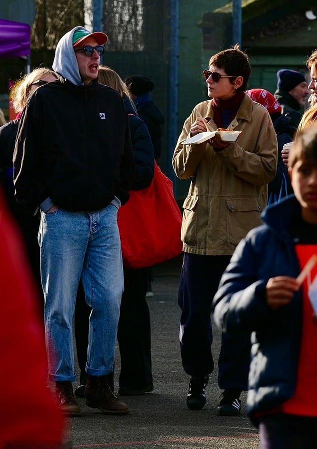 欧美八卦新闻，艾玛·科林和新男友Zachary Hart扎卡里·哈特恋情公开。这