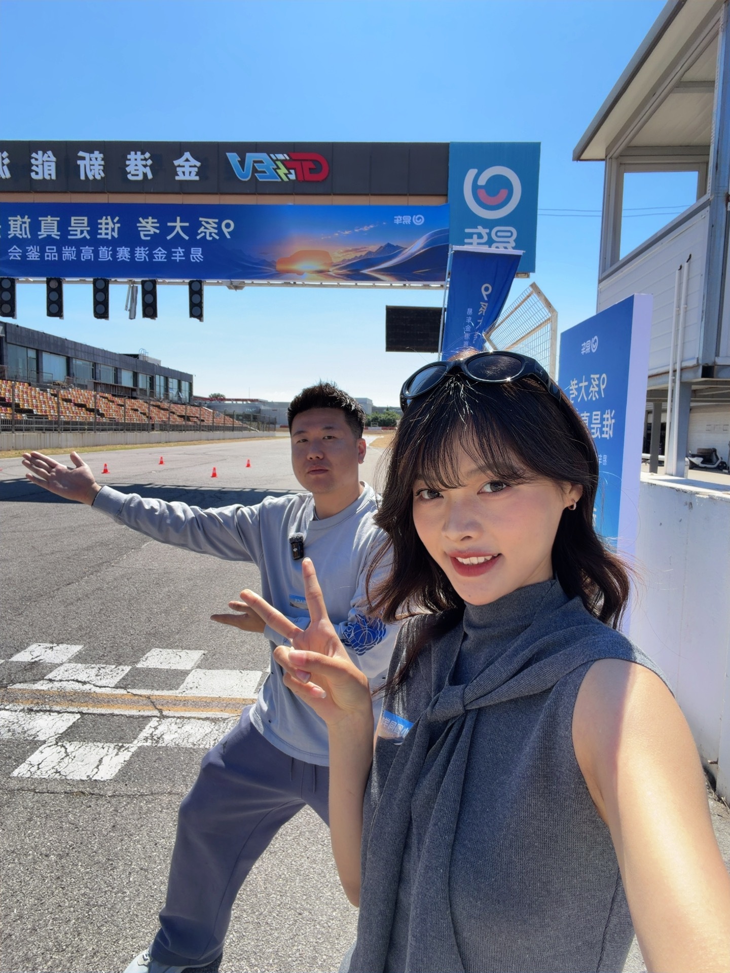 第一次来金港就遇到了成都车神，说唱歌手，车圈顶流—​​​