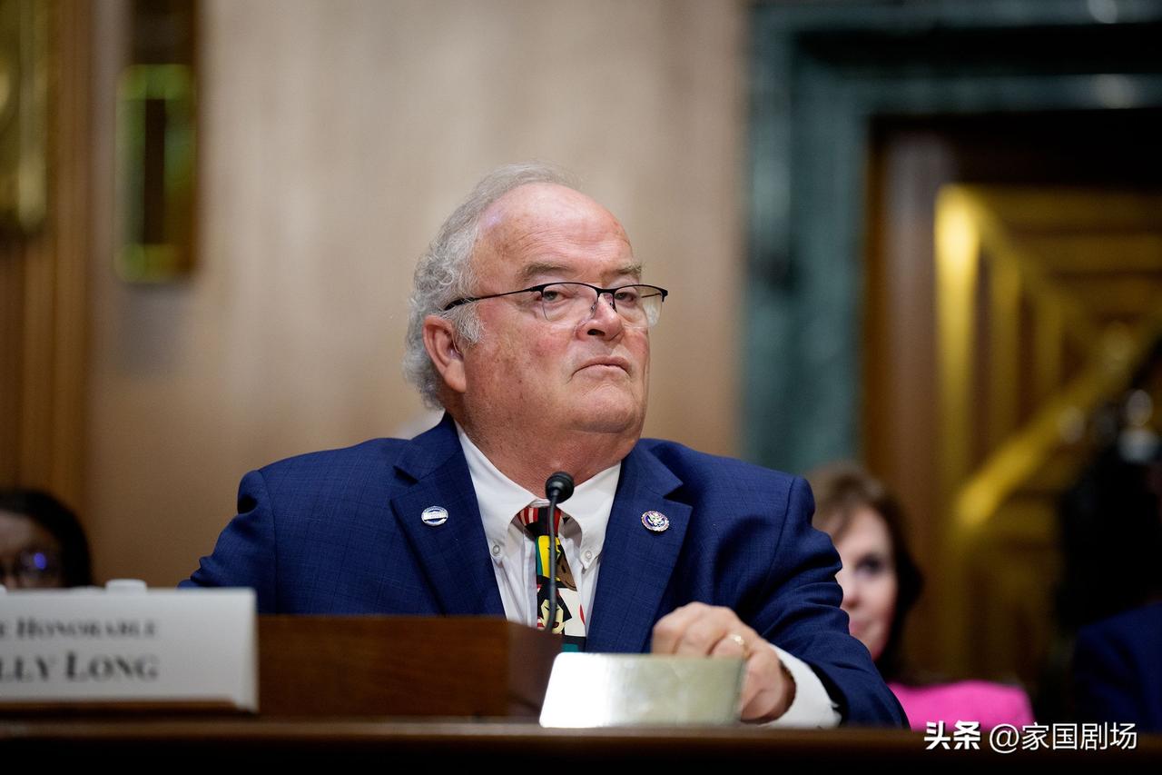 特朗普提名的美国驻冰岛大使比利·朗开玩笑说，冰岛将成为美国第52个州，而他将成为