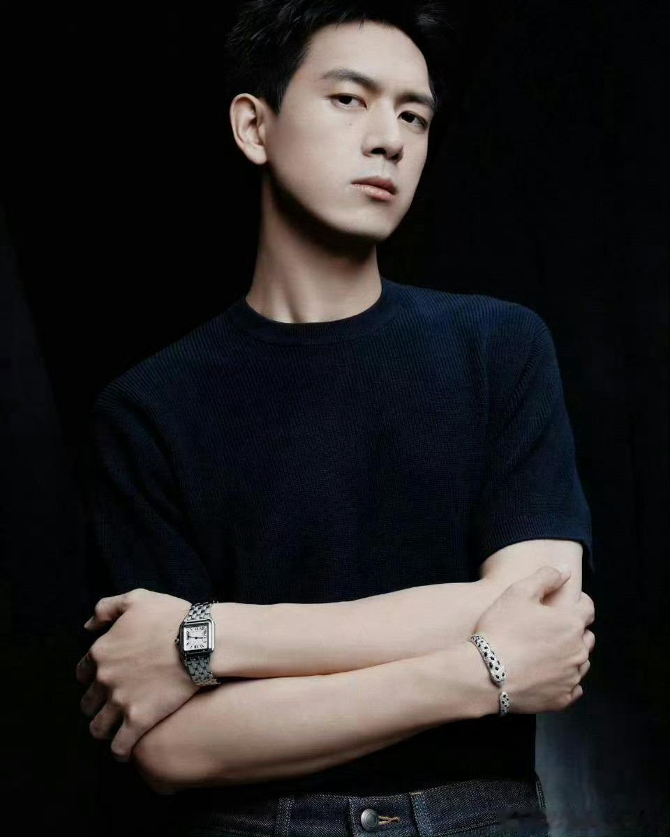 李现 张婧仪《雾里青》今日杀青 