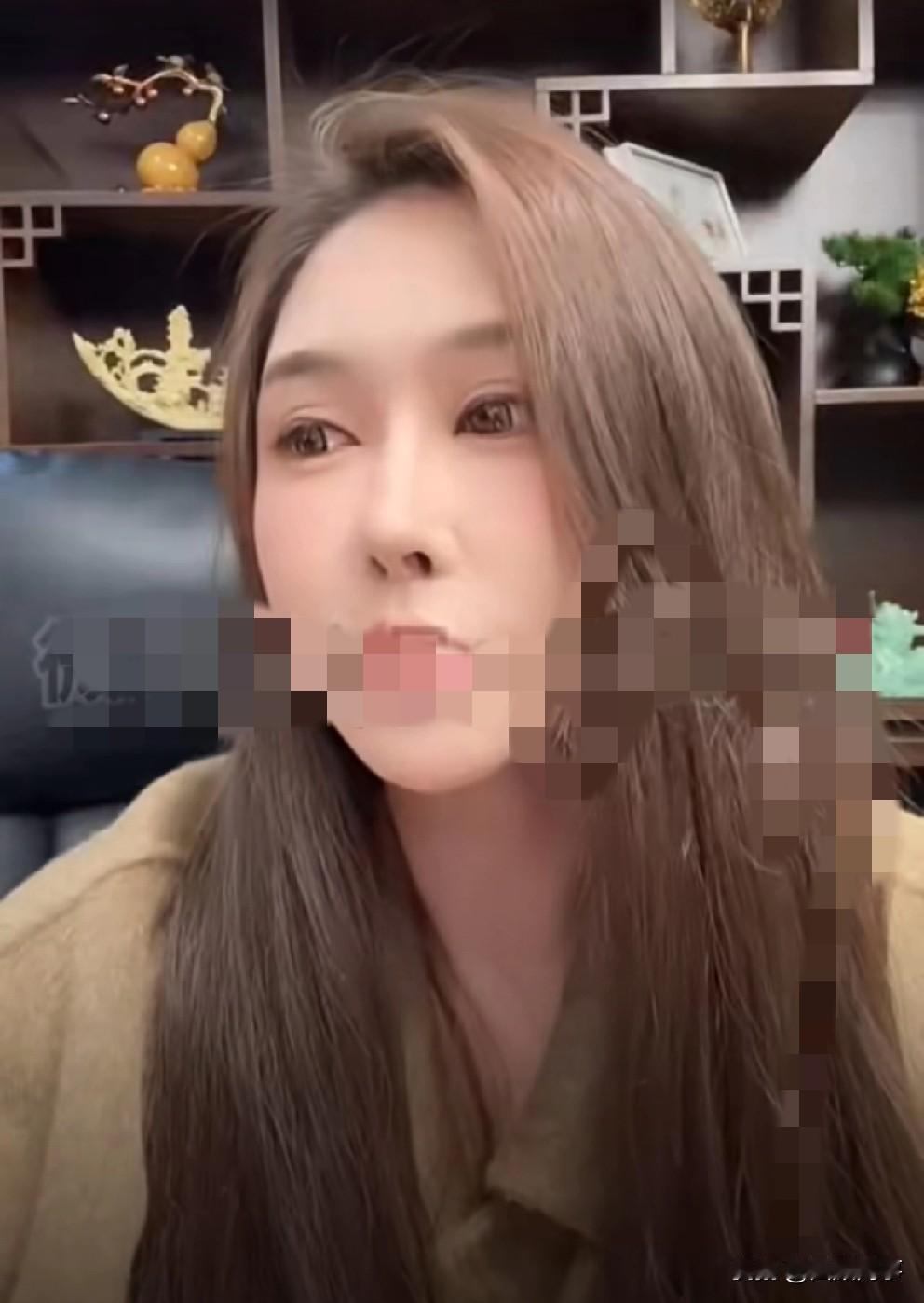 丹sir爆聊天记录，否认第三者插足！

       籍悦嘲F丹sir滥情，李耀