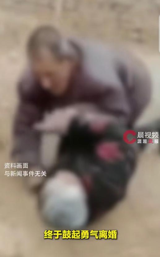 “这就是娶妻不贤的后果！”6月21日报道，济南，一85岁大爷，老伴每天对他非打即