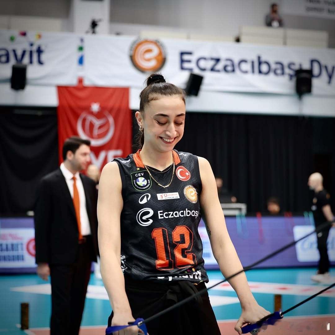 2024-2025赛季土耳其🇹🇷女排联赛常规赛第十九轮，伊萨奇巴希3-0艾登