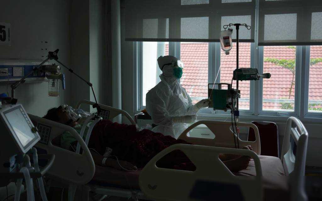 在我作为一名医生的职业生涯中，我见证了无数生死离别，也听到了许多关于生命与风俗交