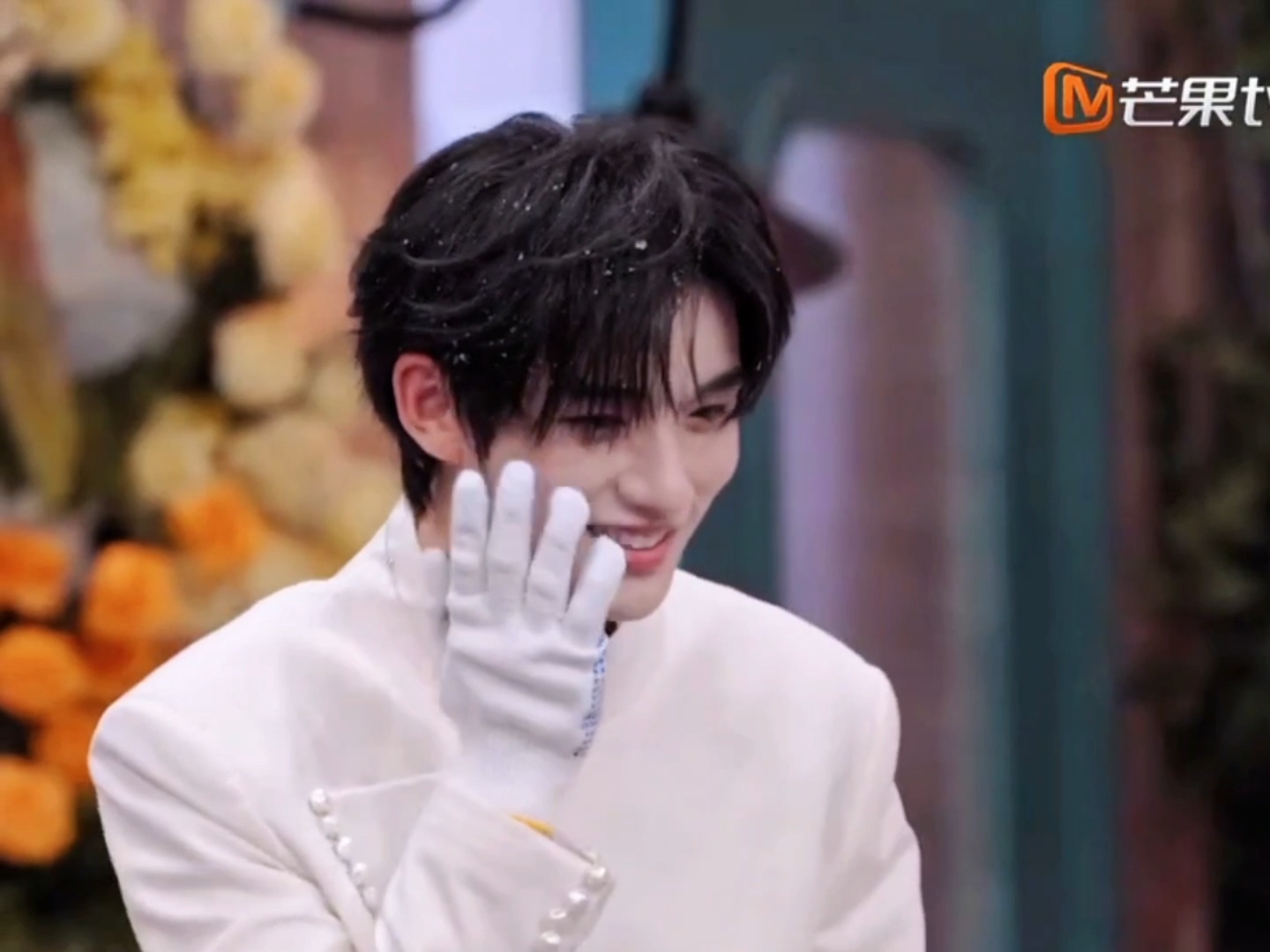 谁忍心怪这个满脸满头溅上冰碴子的小男嗨🥺 