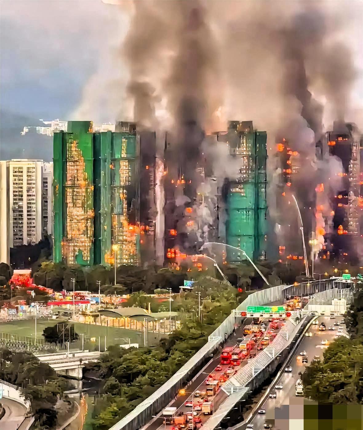 给老公看了香港大火的新闻，他沉默半天说：“你以前劝我别执着高楼层，太对了！”
 