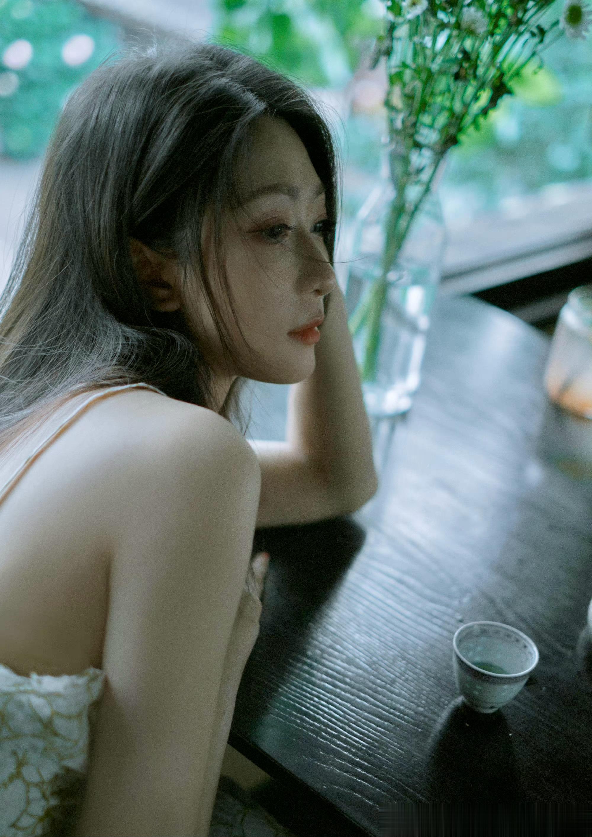 医院（王立新）这里的哭声从太平间到妇产科从悲伤到喜悦人生的距离就是婴儿和亲友的两
