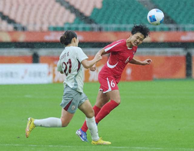 0-2！中国女足无缘决赛，姚伟头球解围变乌龙，朝鲜定位球定比赛