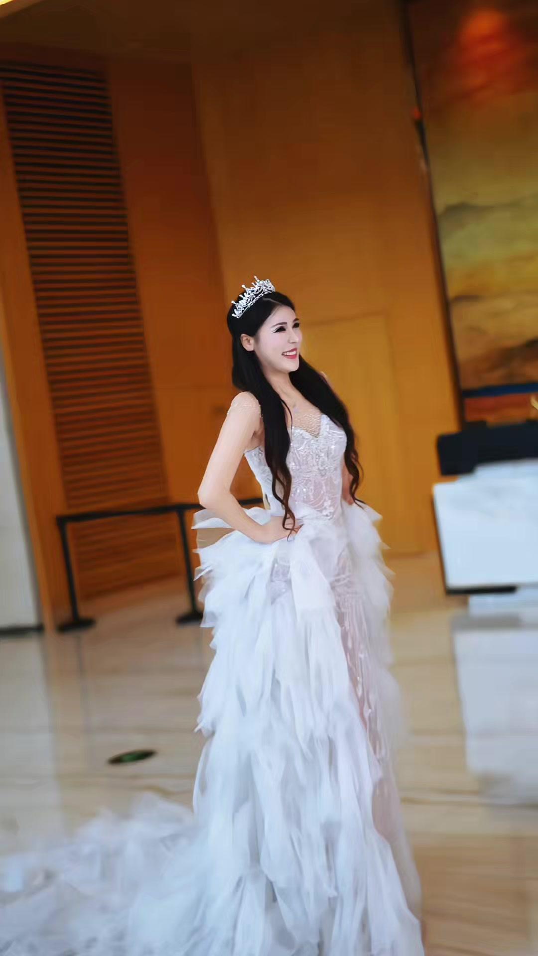 婚纱照穿搭新思路？原来还能这样拍！👰‍♀️今天去拍婚纱照，发现大家都在穿这种风