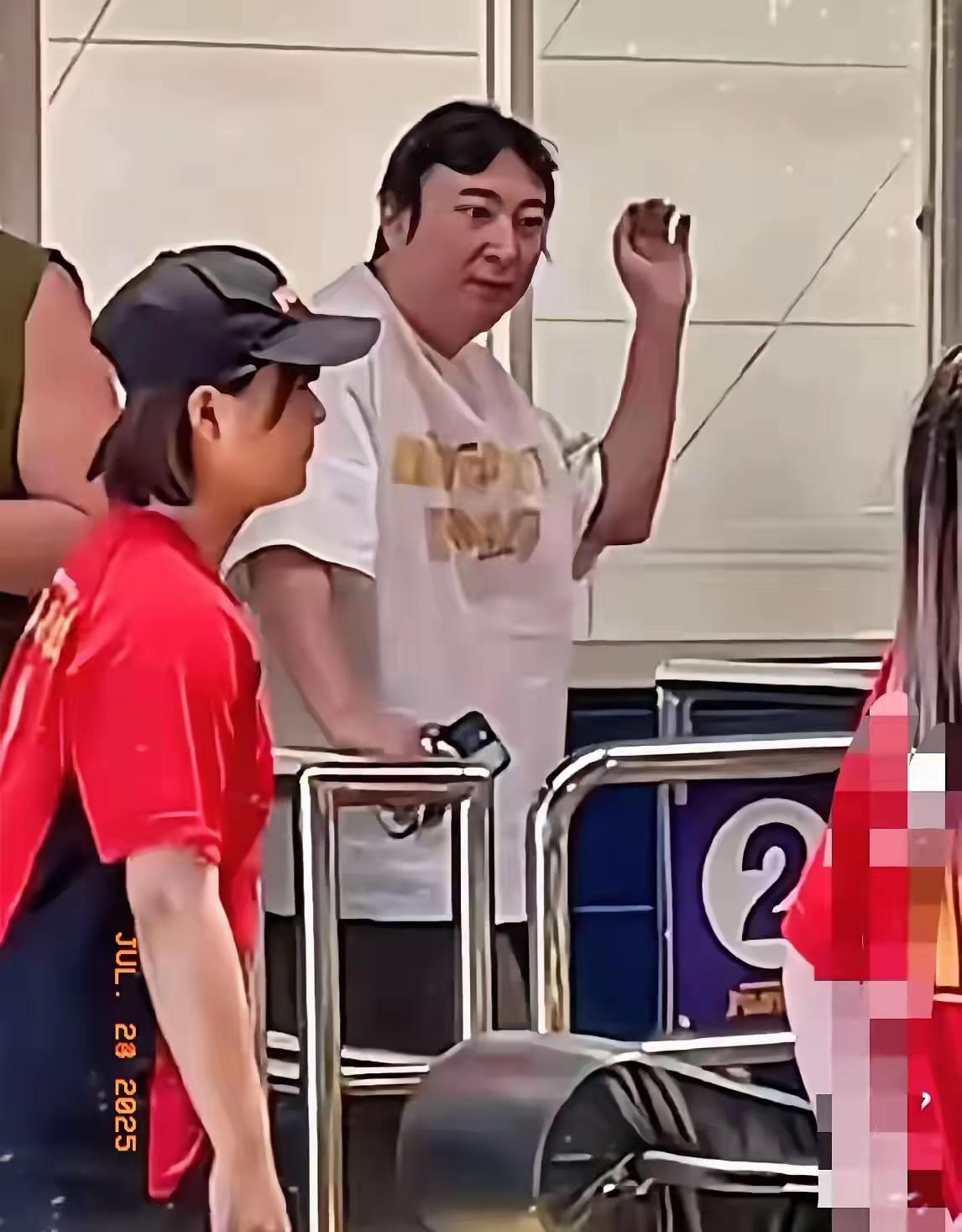 撕葱在日本活出了不一样的状态，也不知道是心宽体胖还是吃了带核元素的食物，现在的撕
