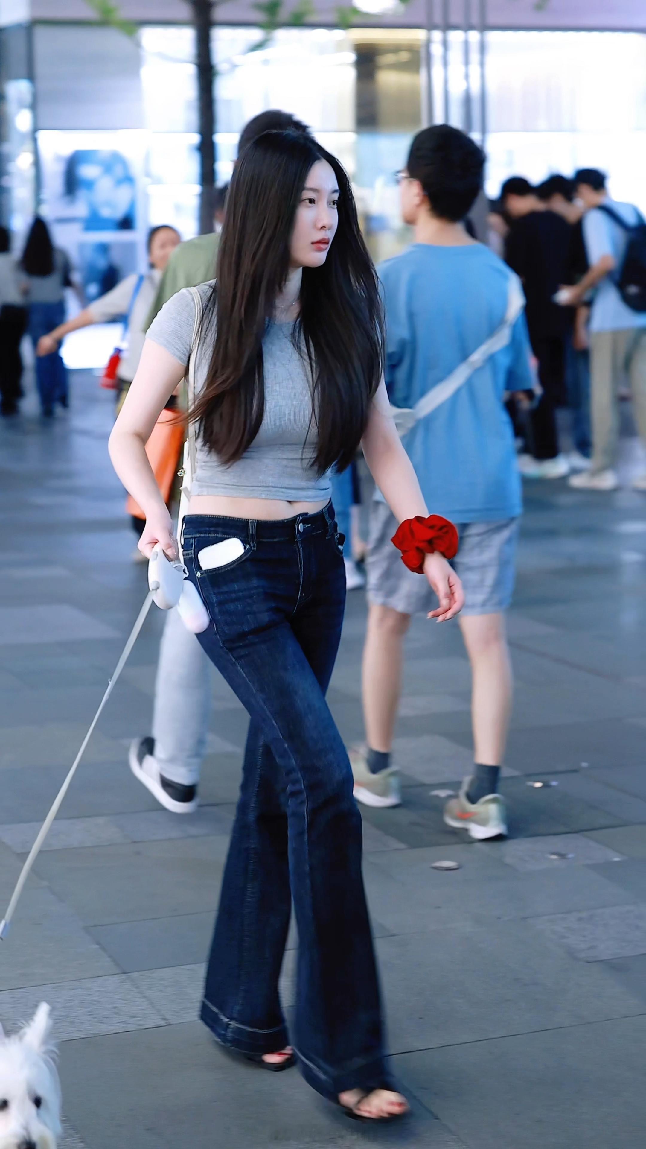 【成都街拍】周一，宝贝们早安！丨摄影拍照每日穿搭