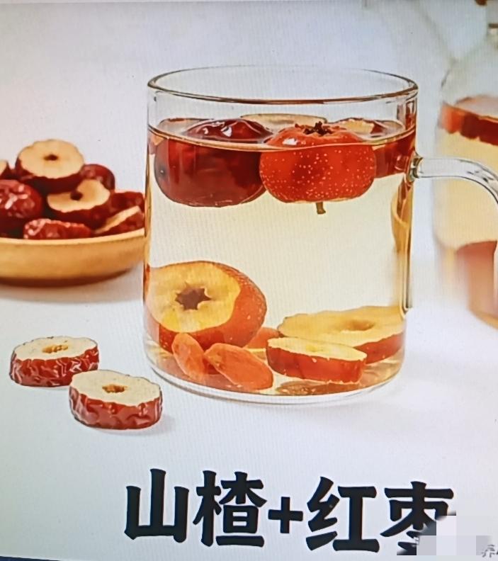 别只知道拿山楂单纯泡水啦！它可是“通络祛瘀”的天然食材，搭配其他食材，养生效果翻