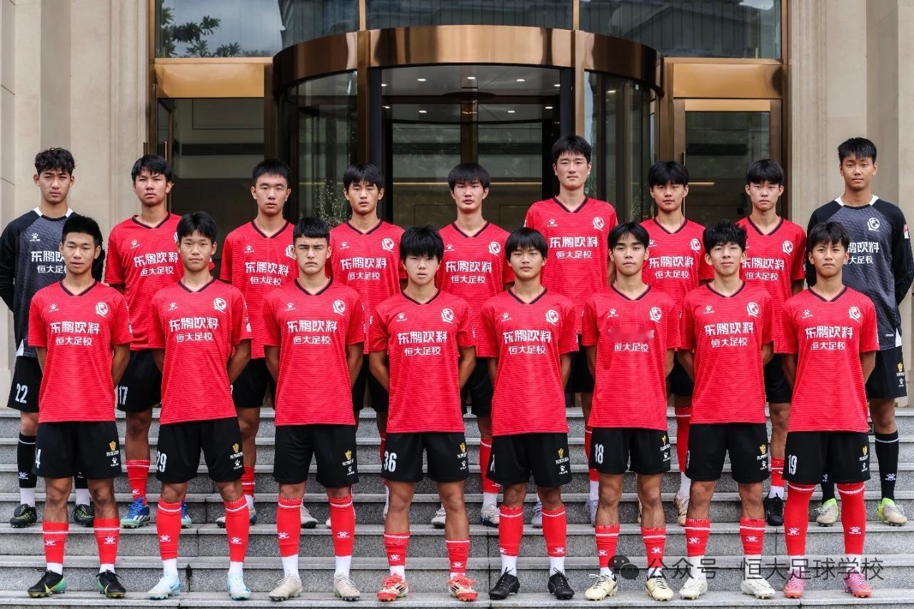 足校u17一日双赛，表现堪称优秀，难不成是与东鹏*饮有关？

9月27日，对于恒