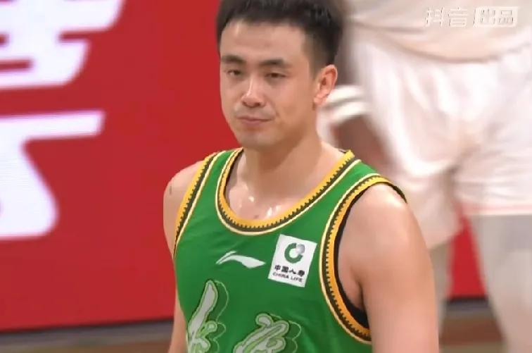 惹不起的赵继伟终于回来了！在辽宁本钢主场迎战福建的比赛中发生极其疯狂一幕：赵继伟