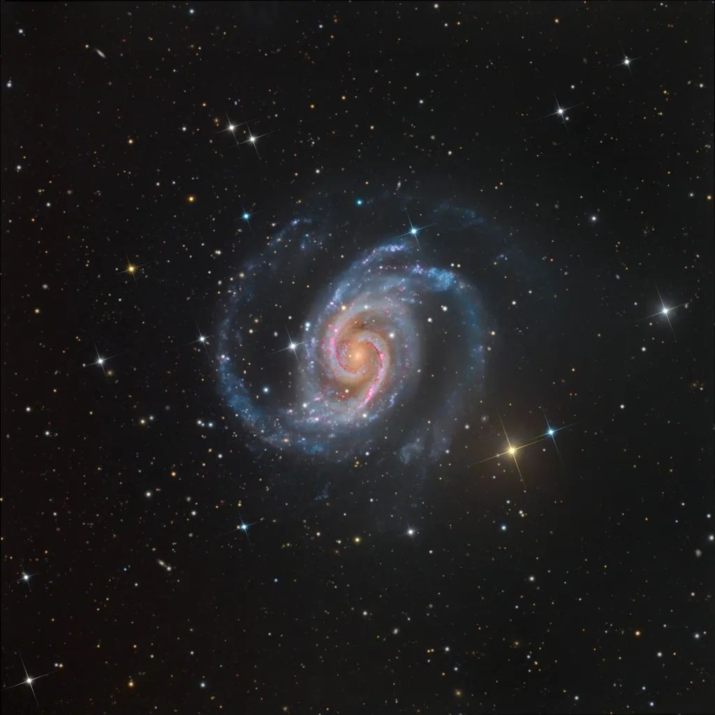 NGC 1566是一个拥有数十亿颗恒星的星系，距离我们大约6000万光年，位于南