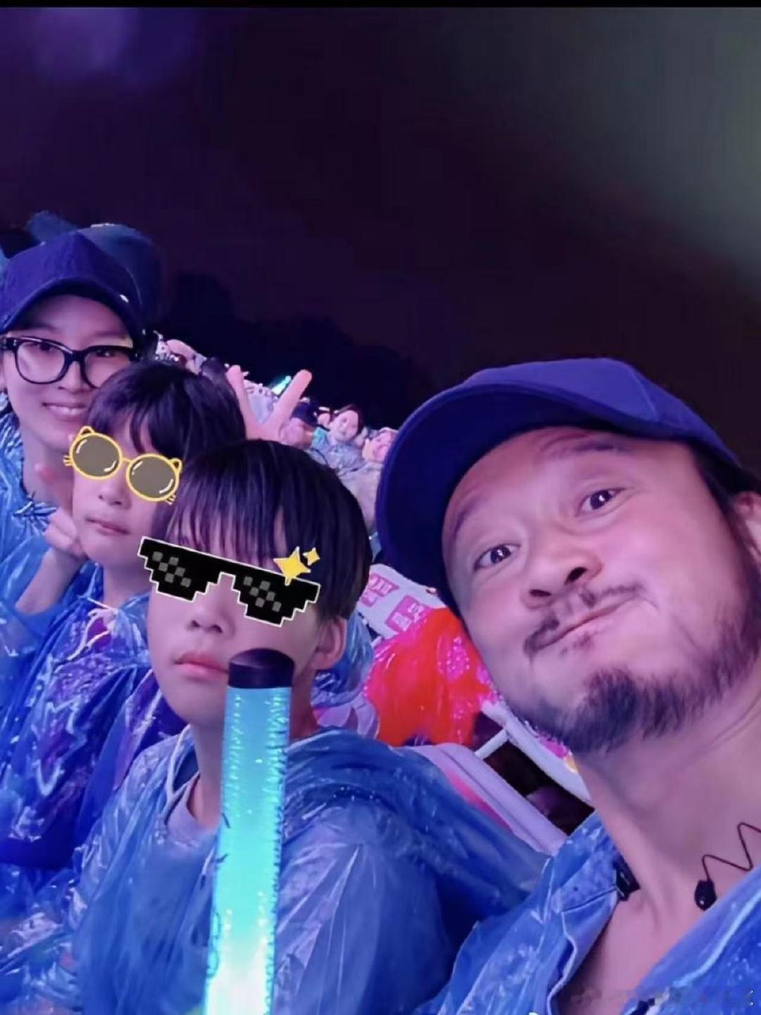 吴京谢楠极境获泰利奖金银双奖纪录片极境从荧幕搭档到事业同频，夫妻俩同心深耕纪录片