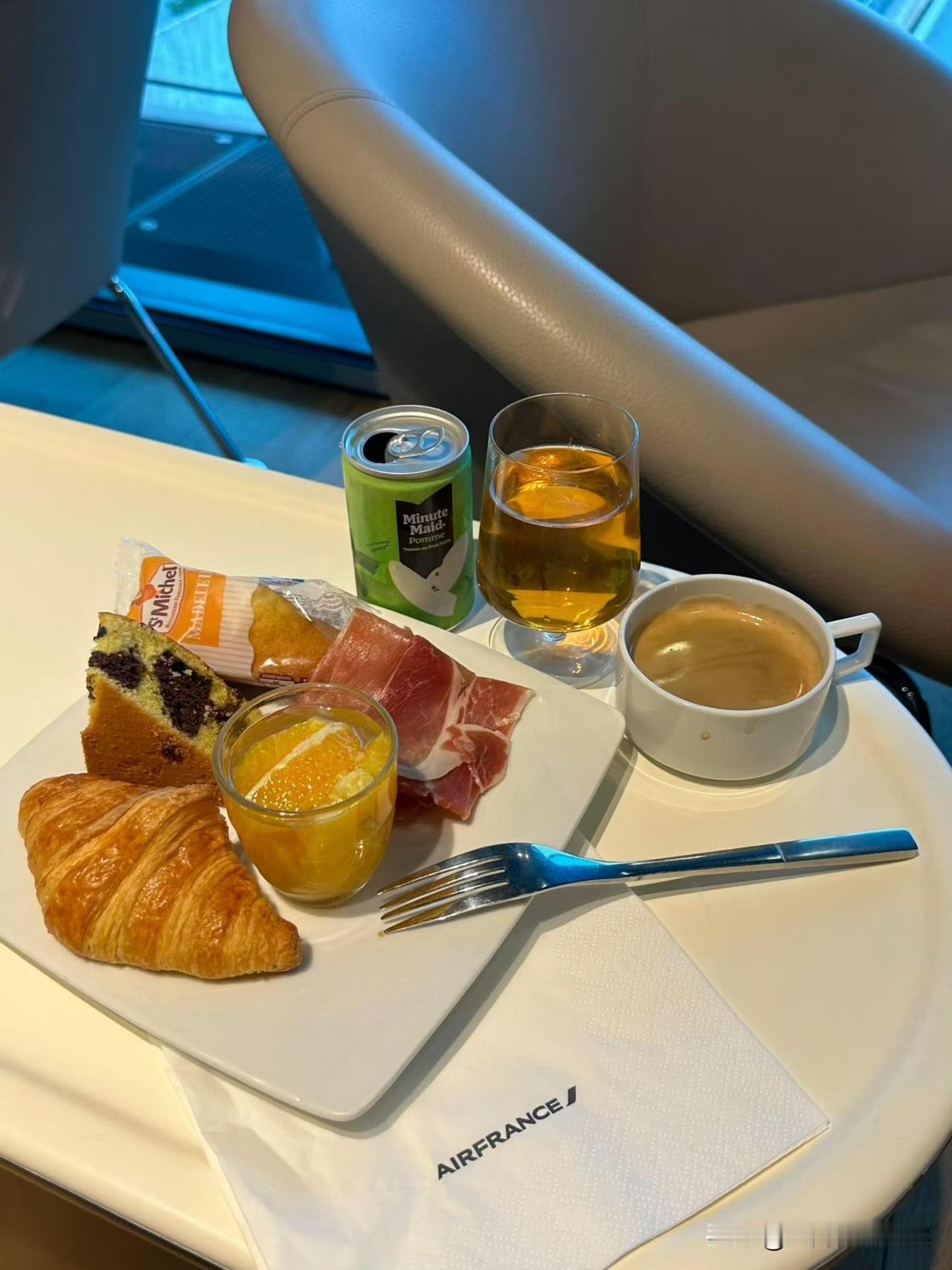 💔凌晨三点，对话框还停留在"在吗"
那个曾和你聊到凌晨的人
早已把你的消息设置