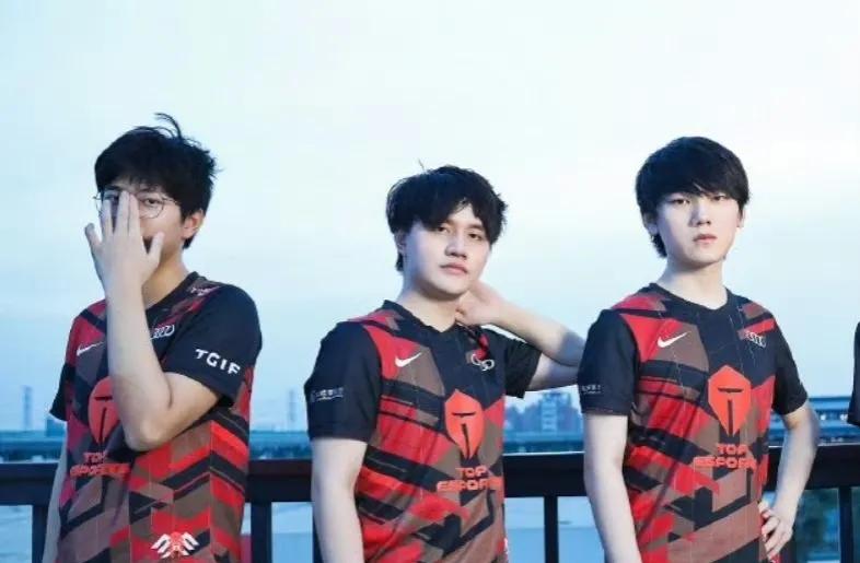 Jackeylove还敢甩锅队友的问题？其前队友目前大部分占据了LPL榜单前五的