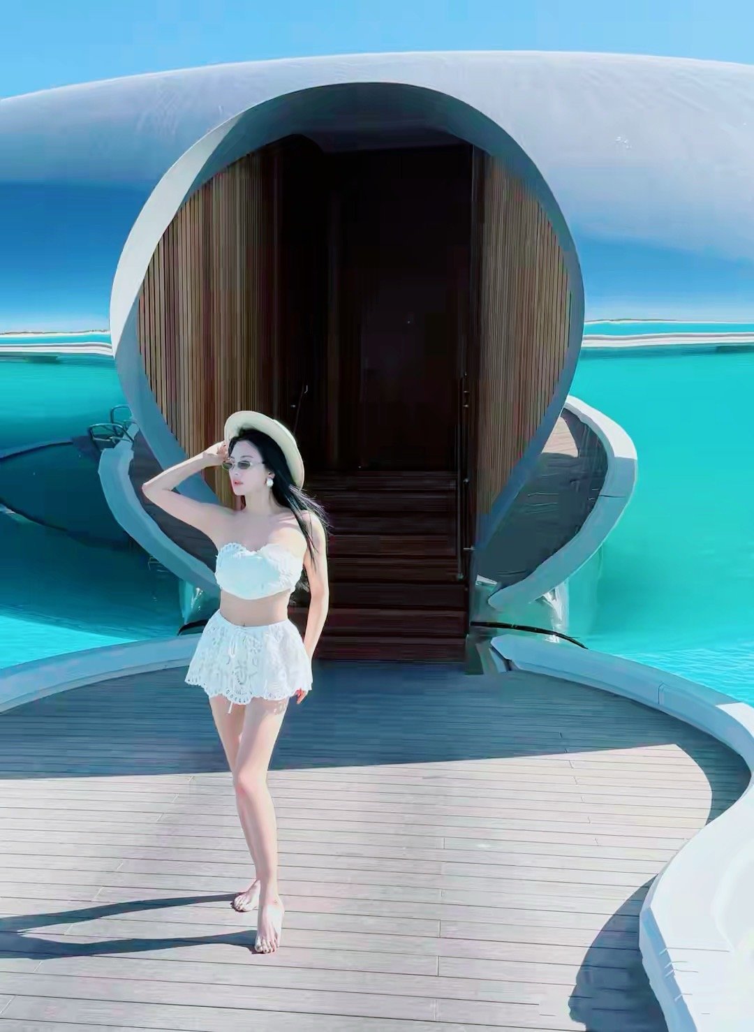 张雨绮晒泳衣照跨年，细腰丰臀大长腿好“馋人”，是气血充足的美 