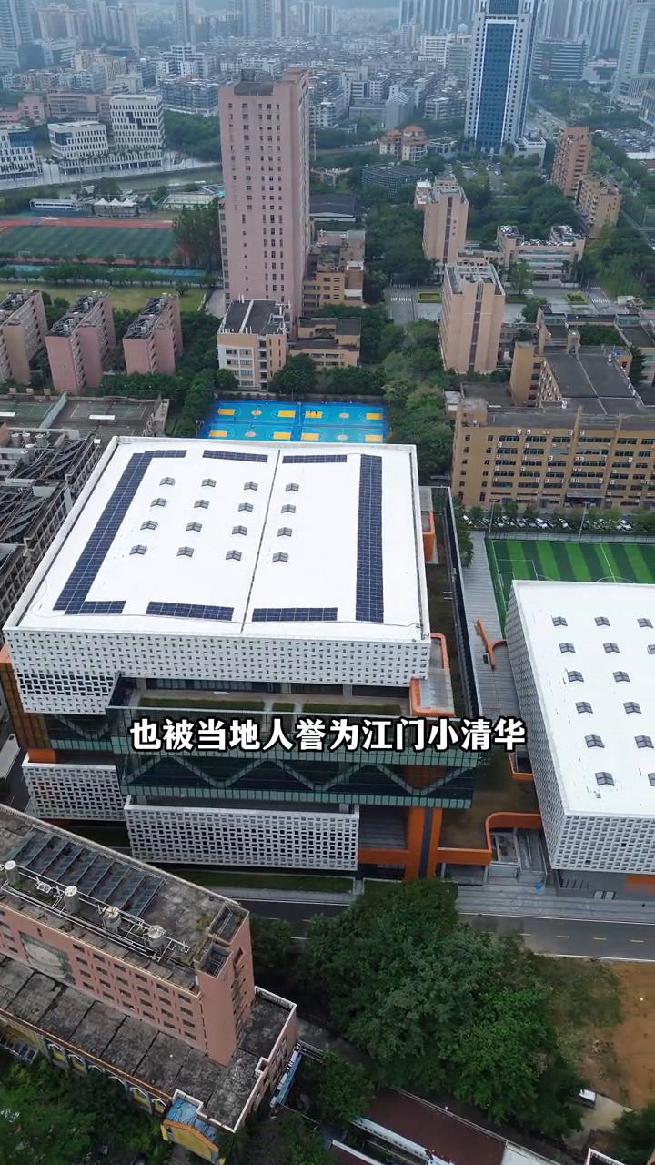 江门最高学府：五邑大学创办于1985年。
这里就是江门地区最高的学府，也被当地人