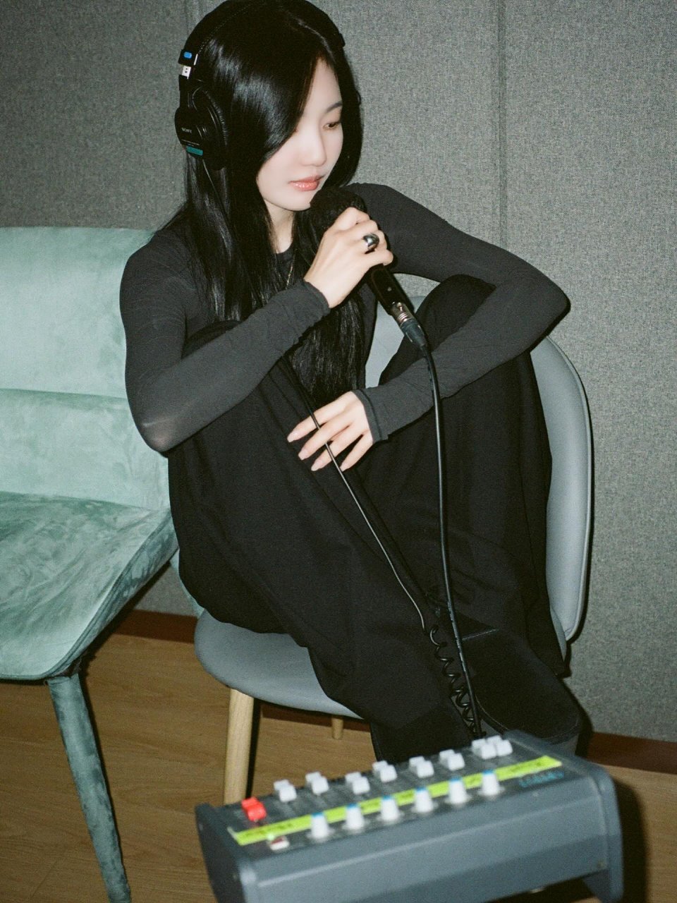 宁艺卓  舞台上是开口定调的世界级主唱，舞台下是率真鲜活的。宁艺卓 的魅力，从来