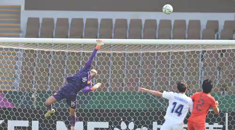 在昨晚U23亚洲杯的一场1/4决赛中，中国队再次凭借门将李昊的神勇发挥以及全队球