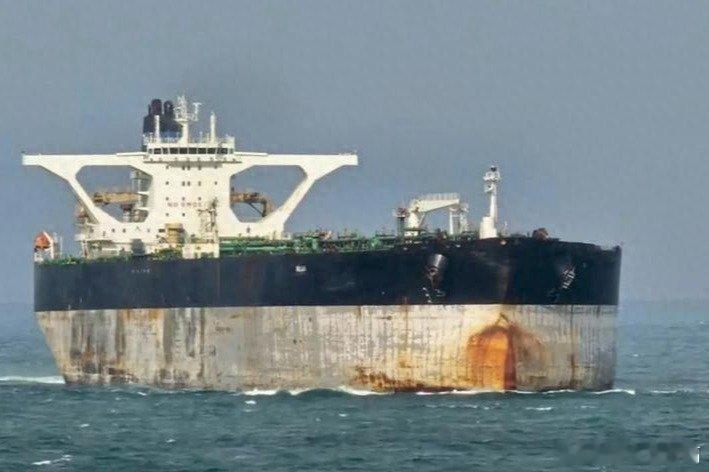 凤凰新闻【美军连追10天，贝拉1号船身突刷俄国旗，入俄籍求保护能如愿吗？】关于“