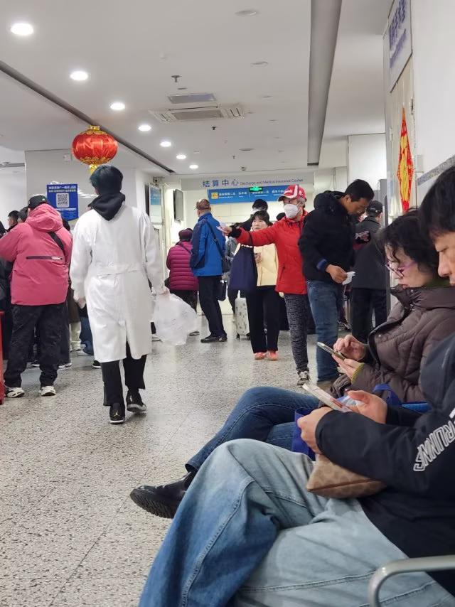 过完年了，为什么医院就诊病人突然增多了呢？
正月十六日，我一大早8时到的医院，却