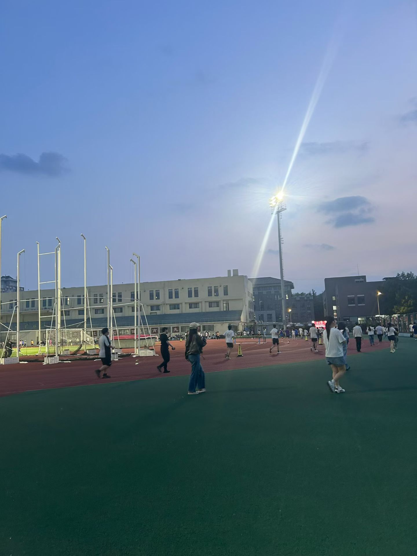 3小时从北大跑向丹麦北大学子夜奔从北京到丹麦 这波操作也太酷了吧！3小时从北大到